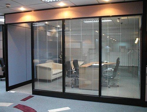 浙江玻璃隔斷——玻璃隔斷性能優(yōu)勢和特性